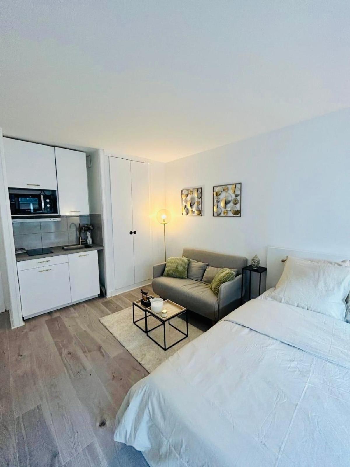 Tour Eiffel Bir Hakeim 2 *